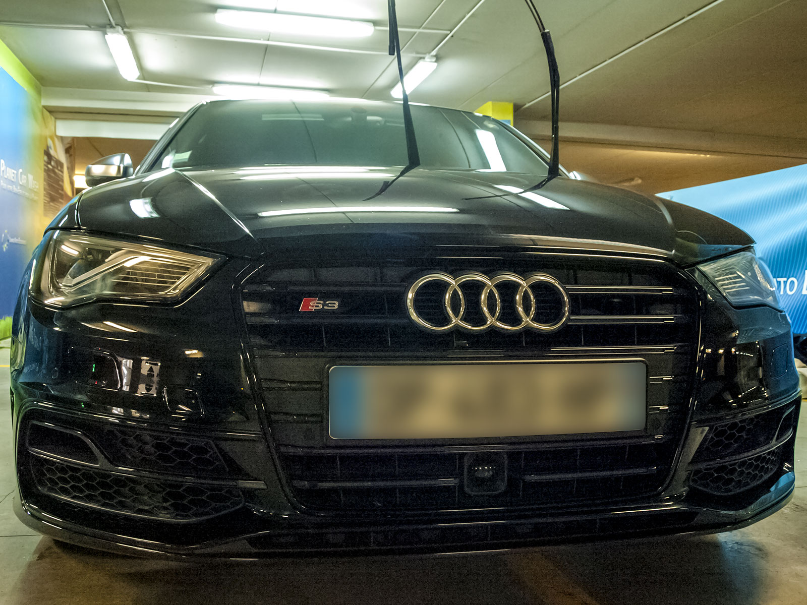 Lavage auto du SUV Audi S3