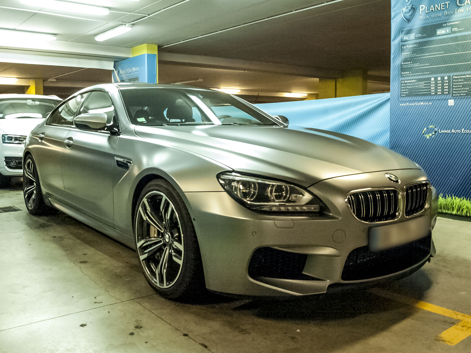 Lavage intégral d'une supercar BMW M6