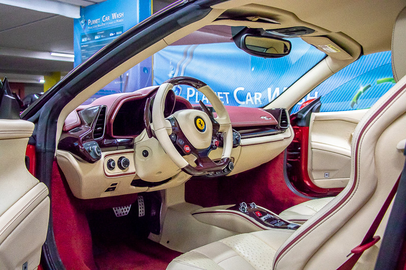 Traitement des sièges en cuirs Ferrari 458 Spider