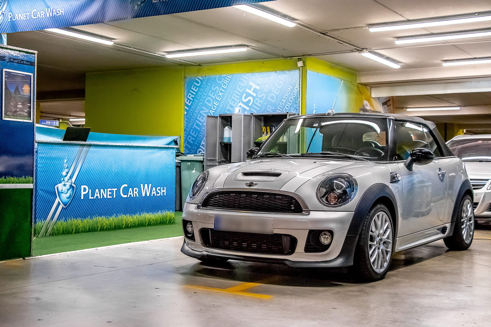 Lavage auto d'une citadine Mini Cooper S'