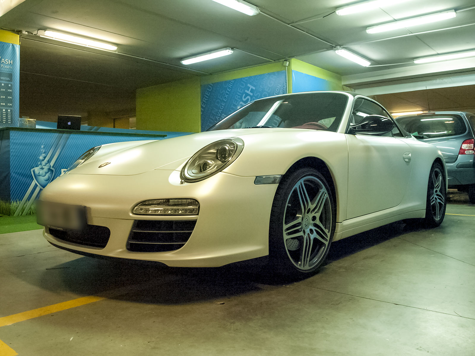 Lavage intégral d'un Porsche Carrera 911